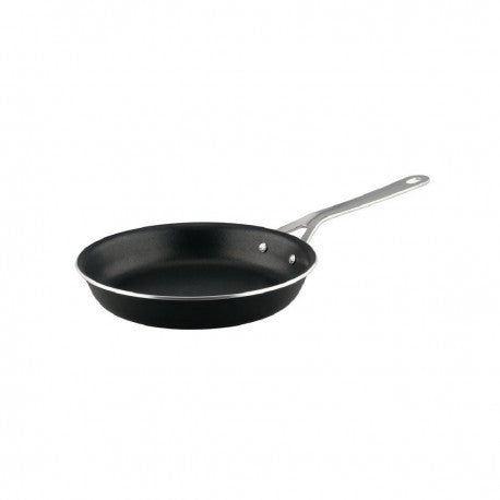 PADELLA A MANICO LUNGO POTS&PANS IN ALLUMINIO CON RIVESTIMENTO ANTIADERENTE NERO. MANICO IN ACCIAIO INOSSIDABILE 18/10. FONDO MAGNETICO, ADATTA ANCHE PER COTTURA AD INDUZIONE. 24 CM