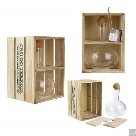 DECANTER WINE IN A WOODEN BOX